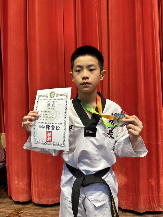 賀！本校603陳品綸，榮獲112年第三十屆全國少年盃跆拳道標賽-新北市代表隊選拔賽-少年男子44公斤級-第二名
