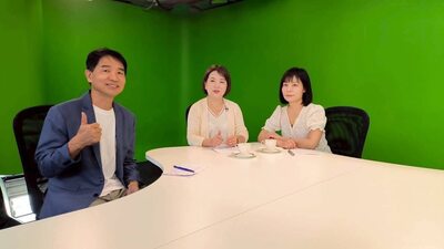 1140815—校長與興穀胡校長分別代表學校参加「天外天新聞電視台e民有約-暑期育樂營論壇」採訪錄影活動     　❤️今天校長與胡銘浚校長分別代表光興、興穀兩所學校参加「天外天新聞電視台e民有約-暑期育樂營論壇」採訪錄影活動，接受主持人林景瑜記者的採訪；行銷學校羽球、籃球、書法、及棒球營暑期育樂營活動，並培養豐富師生暑期多元生活，建立行銷學校特色品牌，今日的採訪過程成功圓滿。     💖(另開新視窗)